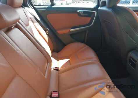 2015 Volvo S60 T5 Platinum из США, поврежденный, VIN YV140MFM4F1350019